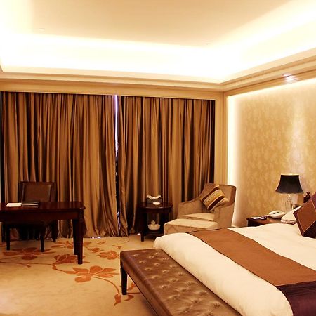שנטאו Yutong International Hotel מראה חיצוני תמונה